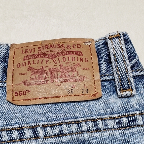 Vintage Retro Y2K Levi's 550 Relaxed Fit Husky Cut Light Wash Distressed Jeans - Picture 9 of 12
